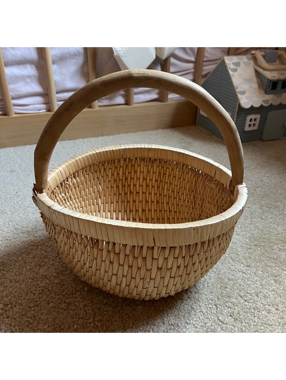 Handwoven Natural Wicker Vintage Nantucket Basket with Wooden Handle